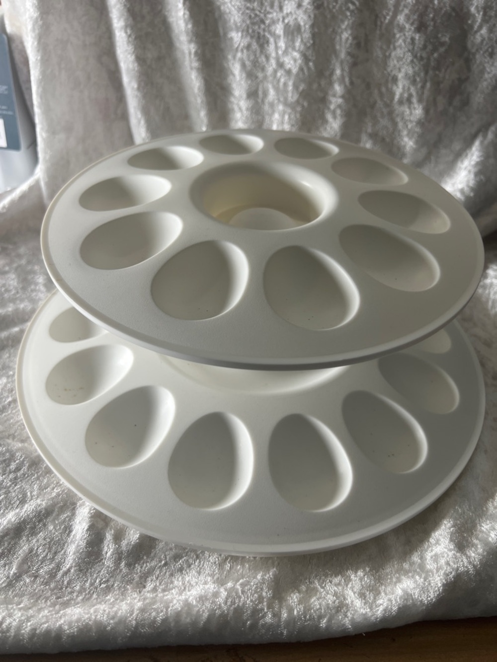 Tupperware White Egg Serving Tray Carousel